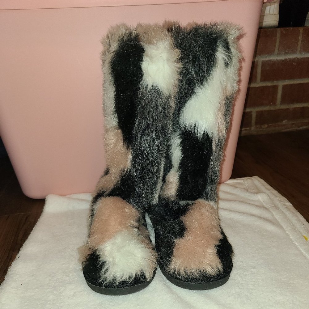 Furry boots Sz 10
